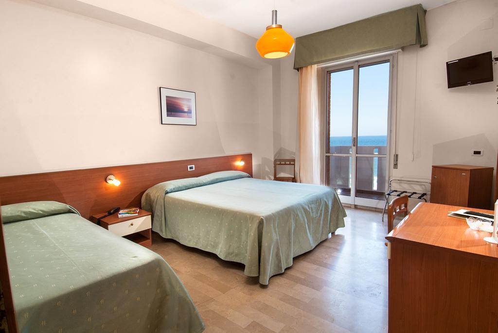Hotel Continental Fano Exterior photo