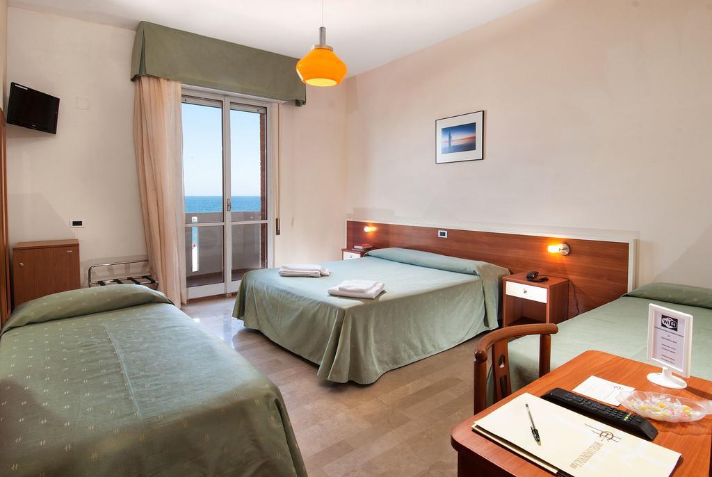 Hotel Continental Fano Room photo